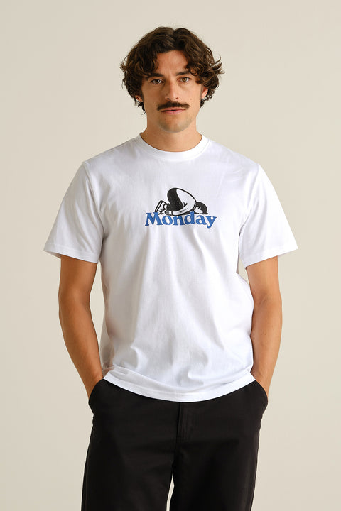 T-Shirt Stockholm Monday Crash White Dedicated, Frontansicht Regular Fit, cleaner weißer Hintergrund mit ausdrucksstarker Brust-Grafik