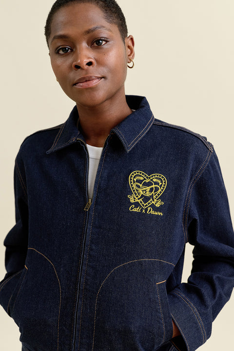 MOTO Biker Jacket Stay Blue DAWN Denim, Frontansicht kurzer Schnitt mit Kragen und Reißverschluss, Kollaboration DAWN × CATI Saigon