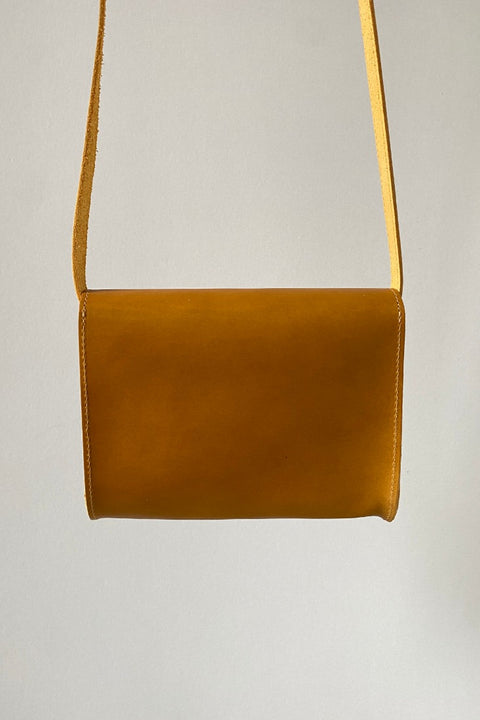 Edle Cross Body Tasche von Papoutsi – Berliner Design trifft auf matten Luxus