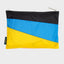 The New Pouch Multi Oxyde Large Susan Bijl, Rückseite, drei diagonale Farbflächen in Schwarz, leuchtendem Blau und Sonnengelb