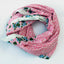 Schal aus Bio-Baumwolle in tiefem Rosa von Les Belles Vagabondes.