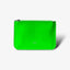 puc Easy Wallet Big in Neonfarbe auf hellem Hintergrund
