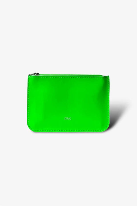 puc Easy Wallet Big in Neonfarbe auf hellem Hintergrund
