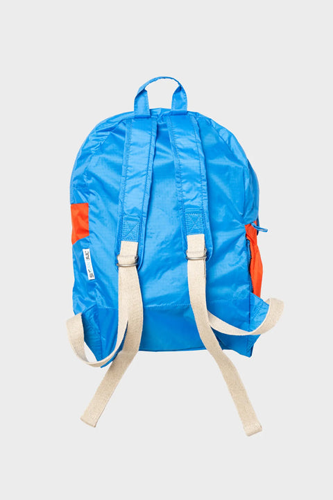 Rucksack aus recyceltem Ripstop-Nylon in Blau und Rotorange