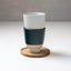Cup Rutunda M KINTA Sea Blue, Detailansicht sattes Dunkelblau mit charakteristischen Sandkörnern in der Glasur
