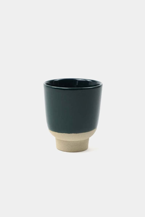 Cup Rutunda M Sand Clay Sea Blue von KINTA in Dunkelblau, handgefertigtes Steinzeug, 260 ml, 10 x 8,5 cm