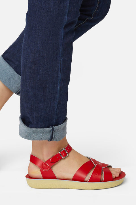 Komfortable rote Swimmer-Sandale für Frauen