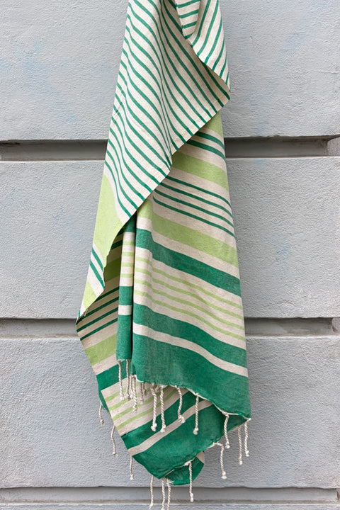 Fouta Oslo Fouta du Sud – Detailansicht harmonisches Farbspiel Cremeweiß, Grün und Anisgrün, handgewebt in Tunesien