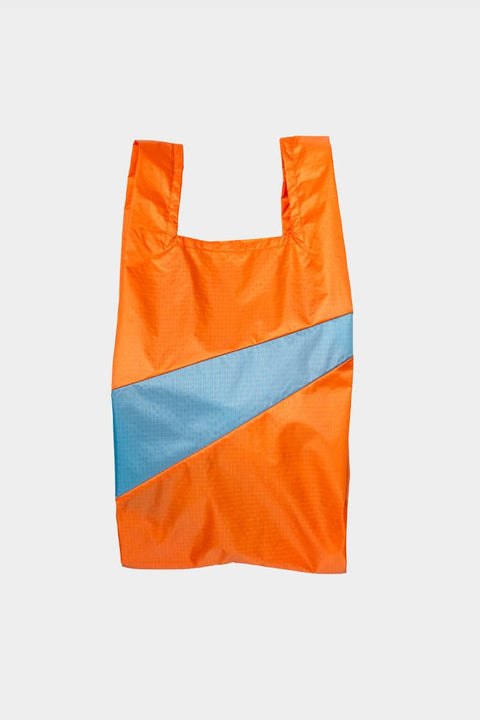 Nachhaltige Einkaufstasche aus recyceltem Nylon in Neonorange und Hellblau