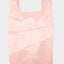 The New Shopping Bag Mono Tone Large von Susan Bijl in Hellrosa, 37,5 x 70 x 20 cm, 28 L, wasserdichtes recyceltes Ripstop-Nylon