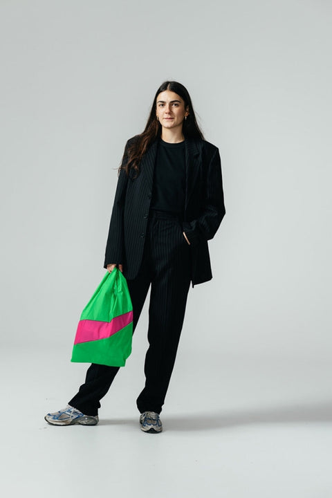 Recyceltes Nylon und ikonisches Design - Die Shoppingbag von Susan Bijl