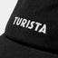 Styling-Ansicht Soft Cap Slussen Turista Black Dedicated, kombiniert mit T-Shirt und Straight-Jeans, lässiger Alltagslook