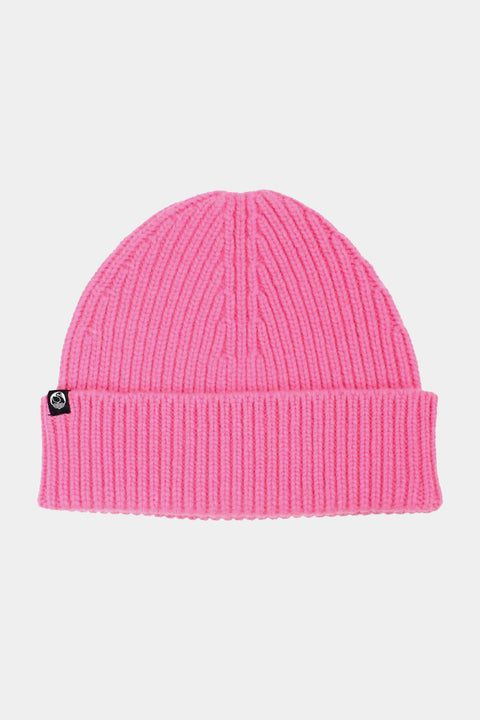 Danewarm Thoughts Beanie Danefae Spicy Pink – Detailansicht intensiver Pinakzent auf feinem Merinostrick