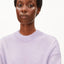 Mohair-Mix Strickpullover ARMEDANGELS Moonlit Lilac, Frontansicht locker fallende Silhouette mit Rundhalsausschnitt in Hell-Lila