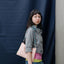 The New Pouch Mono Tone Medium Susan Bijl, als Crossbody mit The New Strap getragen, PFAS-frei