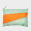 The New Pouch Crossbody-Tasche von Susan Bijl in Pistazie und Orange