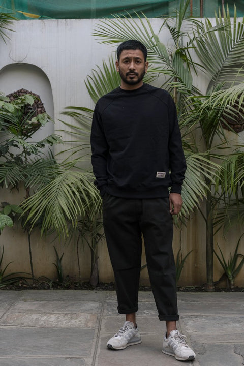 Eleganter schwarzer Sweater - Vorderansicht