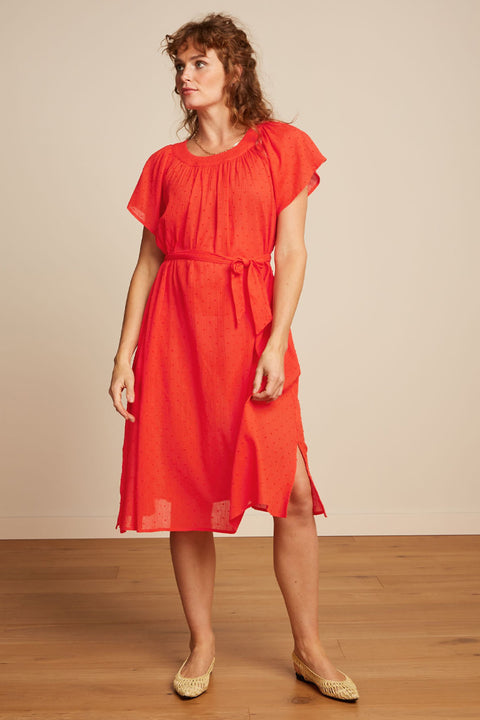 Rotes Sommerkleid mit Rundhalsausschnitt und Gehschlitzen
