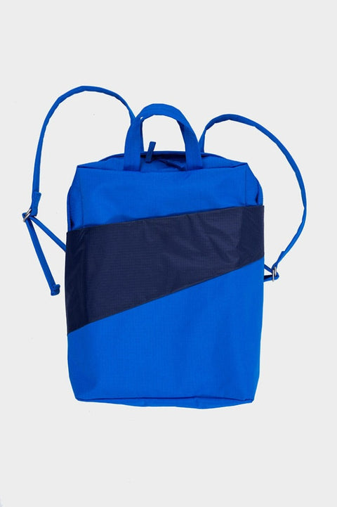 "The New Backpack" von Susan Bijl - Blauer Rucksack mit navyfarbenem Streifen, ideal für Arbeit und Schule