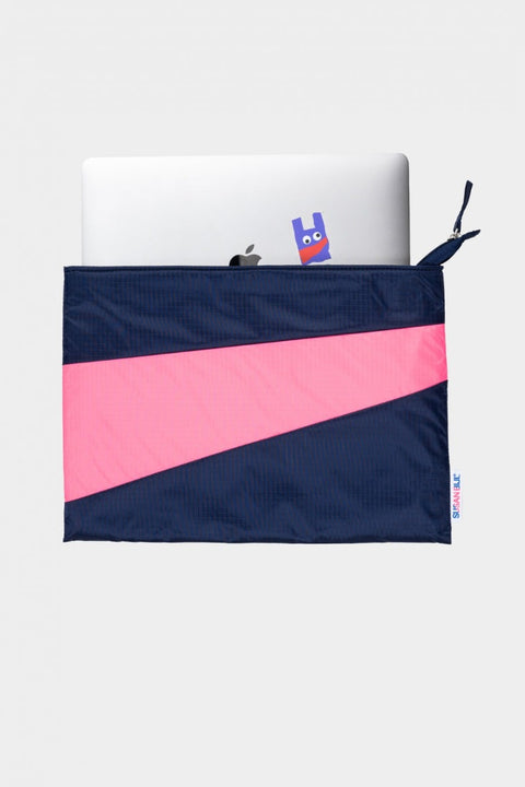 Laptoptasche "The New Protectable" von Susan Bijl - Navy und Pink Design