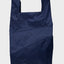 The New Shopping Bag Mono Water Large Susan Bijl Dunkelblau, befüllt mit Einkäufen, 28 Liter, > 20 kg Tragkraft