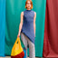 The New Shopping Bag Multi TV Yellow Large von Susan Bijl, Vorderseite, diagonale Farbflächen in Apricot, leuchtendem Gelb und Bordeaux