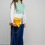The New Strap Calendula Slim Susan Bijl, als Crossbody-Träger an The New Pouch befestigt, Gelb