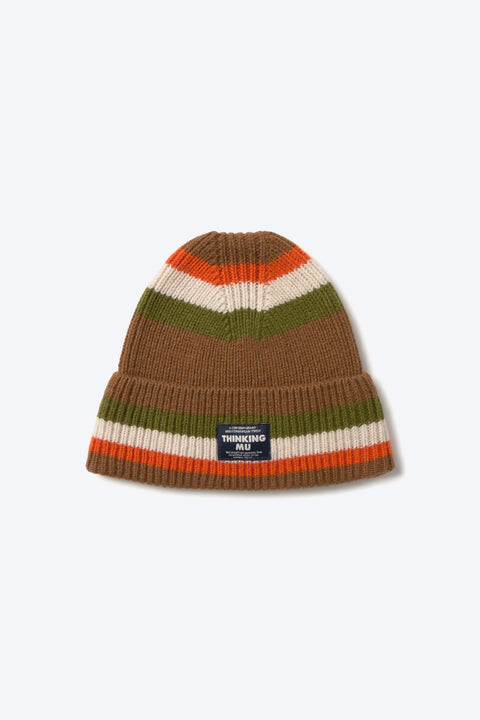 Thinking Mu Amor Beanie – Detailaufnahme Rippenstrick und Markenetikette