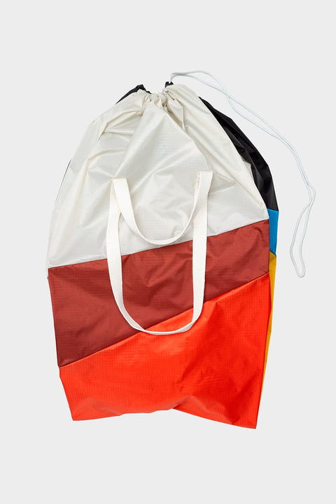 The New Trash Bag Multi Oxyde Large Susan Bijl – Detailansicht Zugband mit Stopper und faltbares Oberteil, Multi Oxyde