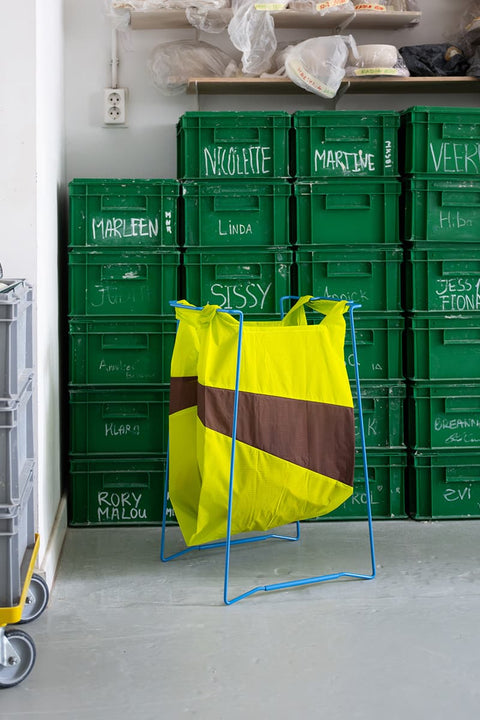 Blauer Stahlständer für The New Trash Bag im modernen Design