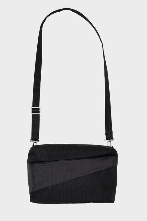 Leichte und wasserdichte Crossbody-Tasche in Schwarz von Susan Bijl