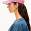 Seitenansicht der Yenaas Bold Cap aus 100% Bio-Baumwolle in Rosa, Regular Fit
