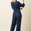 Eleganter blauer Jumpsuit mit Retro-Charme und weitem Schnitt aus Bio-Denim