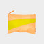 Eine Nahaufnahme der The New Pouch in Hellorange und Gelb, die perfekte Farbkombination für den Sommer